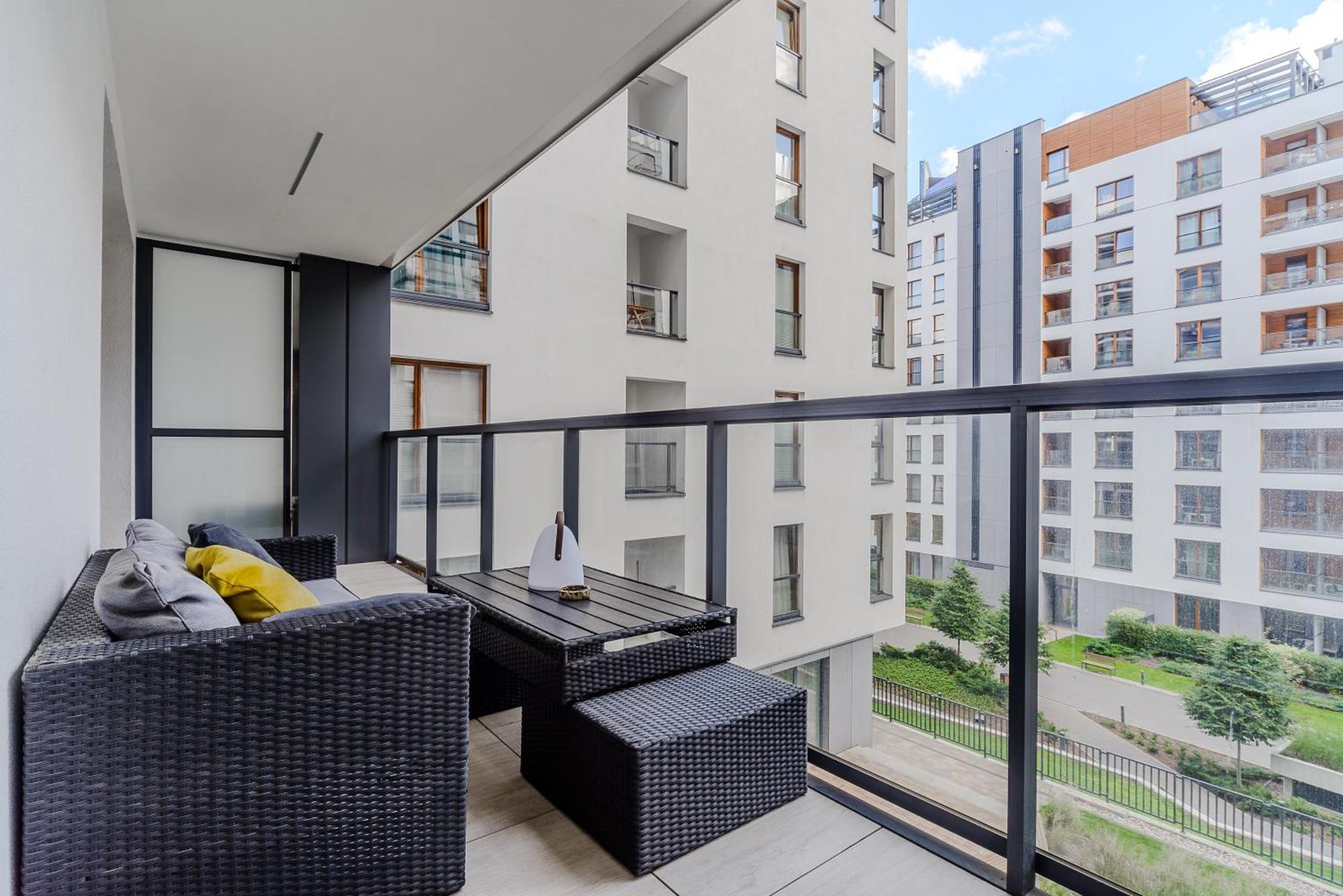 Cozy Family Apartments With Balcony Near Zlote Tarasy Warsawa Bagian luar foto