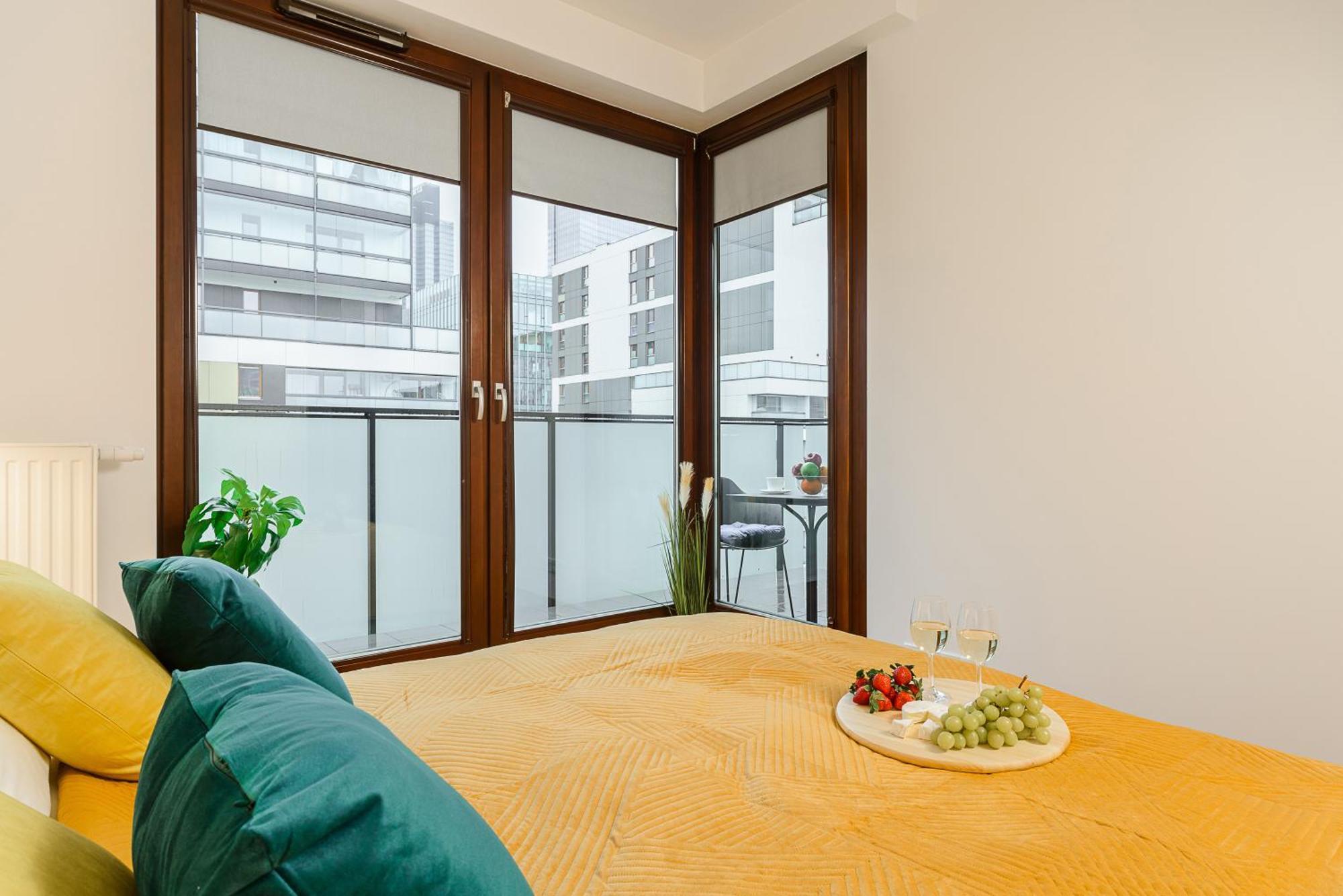 Cozy Family Apartments With Balcony Near Zlote Tarasy Warsawa Bagian luar foto