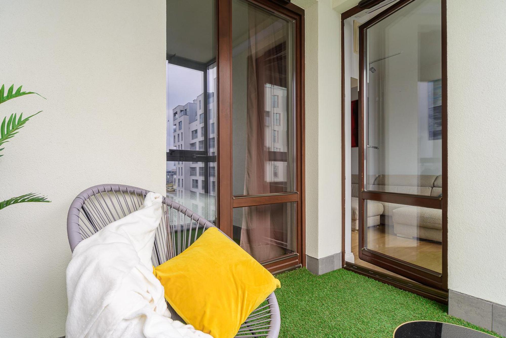 Cozy Family Apartments With Balcony Near Zlote Tarasy Warsawa Bagian luar foto